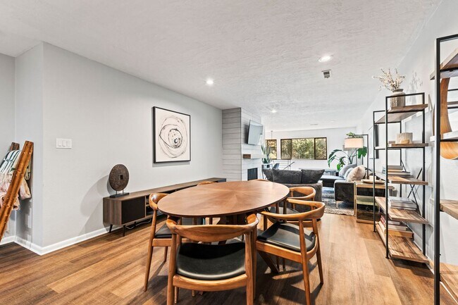 Building Photo - Charming Park City Condo!