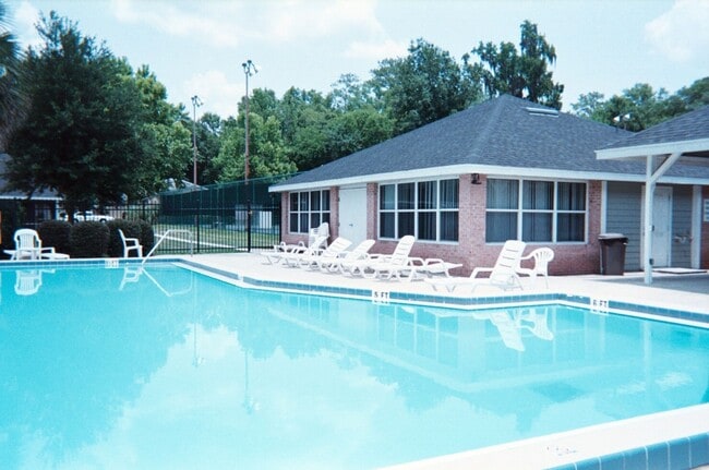 Building Photo - Mill Pond accross from G'ville Health and Fitness