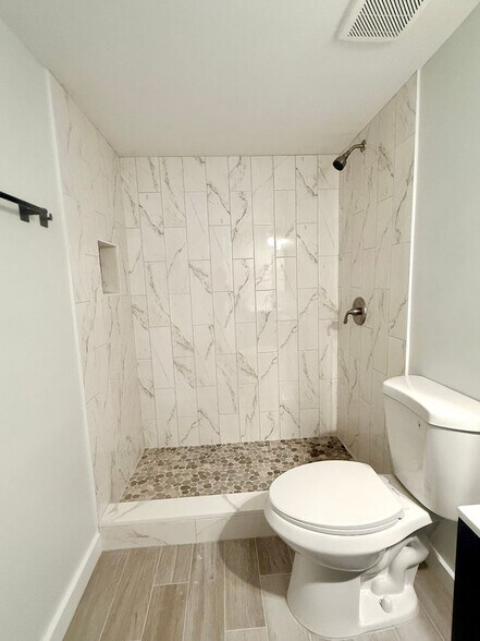 Building Photo - 14417 Americana Cir