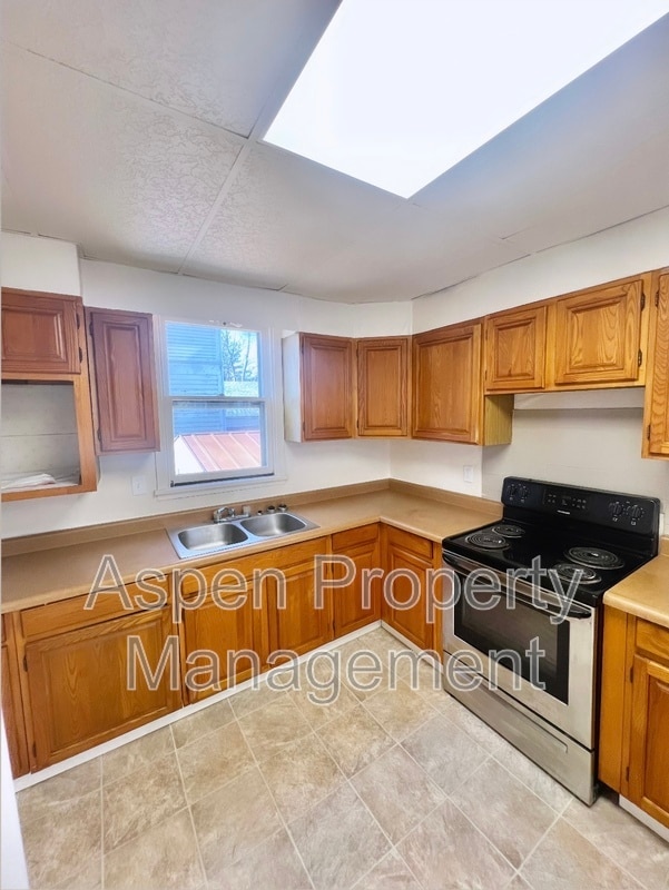 Building Photo - 230 Lewis St