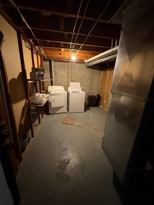 Building Photo - 3 Bed 1 Bath Updated Single Family home