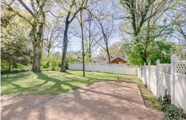 Building Photo - 3 Bed, 1.5 Bath Home with Backyard and Ple...