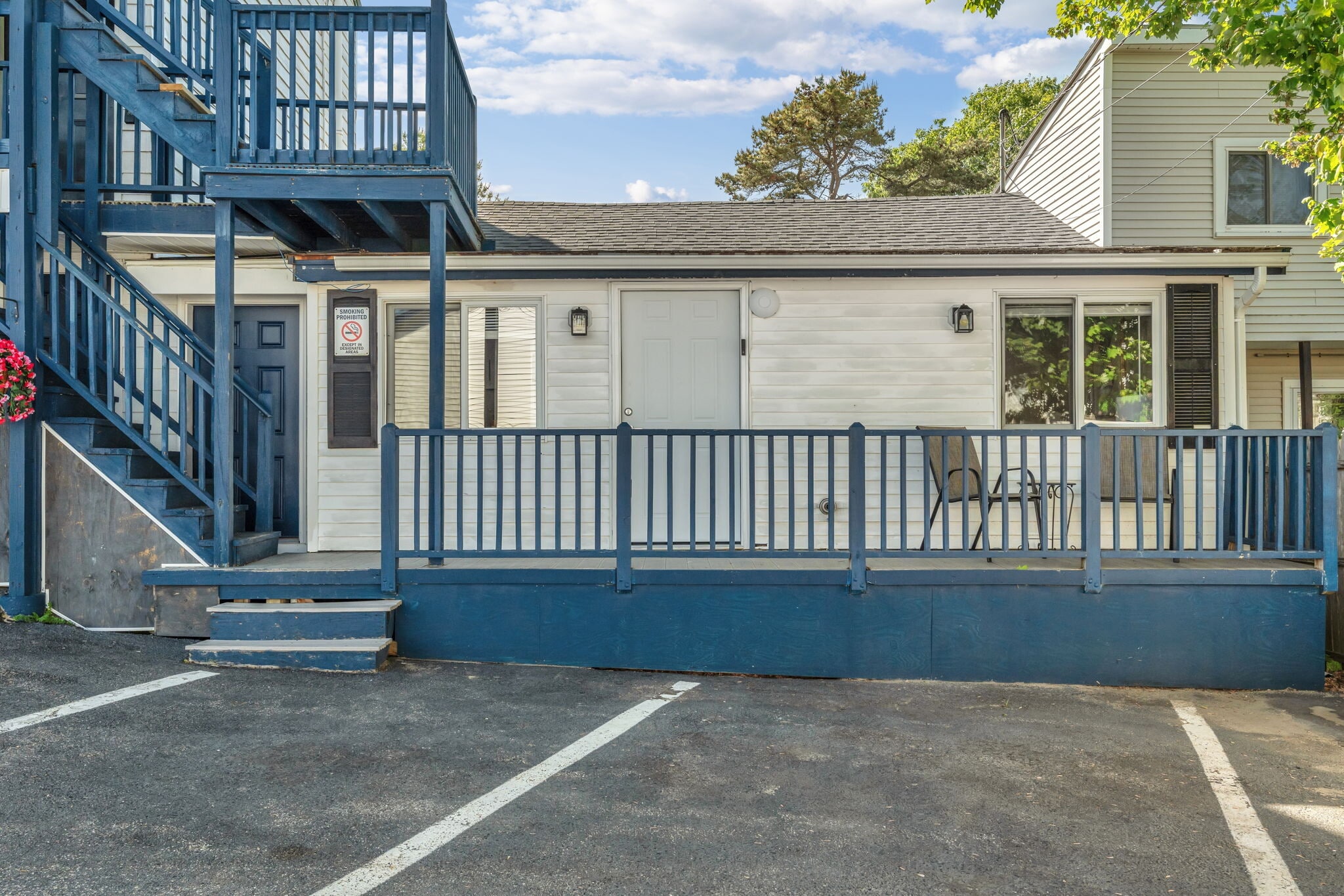 Building Photo - 174 E Grand Ave