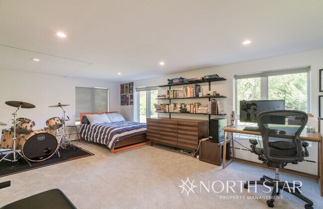 Building Photo - Perfectly located Lake Oswego Mid-century Modern Home with Lake Rights