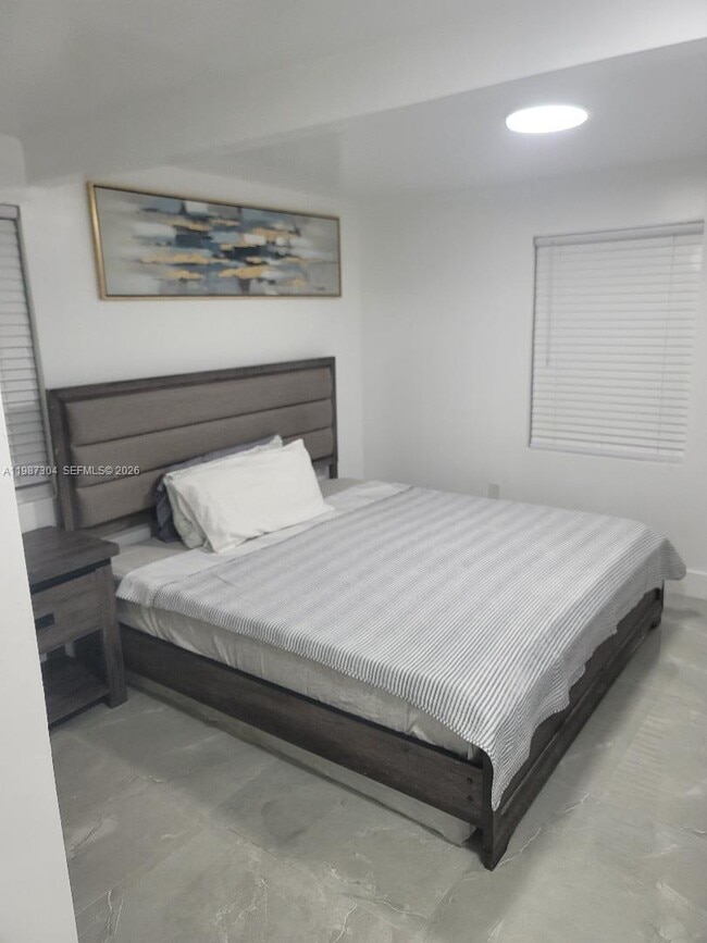 Building Photo - 512 NW 96th St