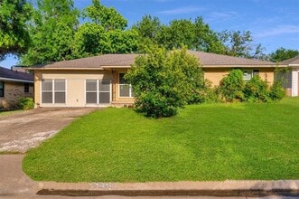 Building Photo - 406 N Bonham Dr