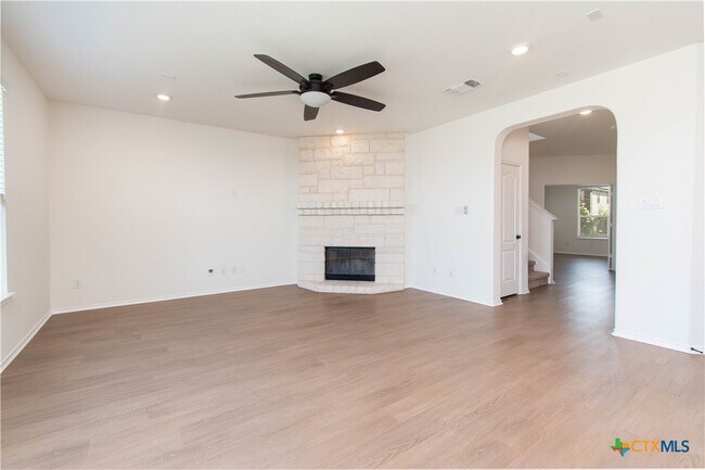 Building Photo - 661 Bailey Park Dr