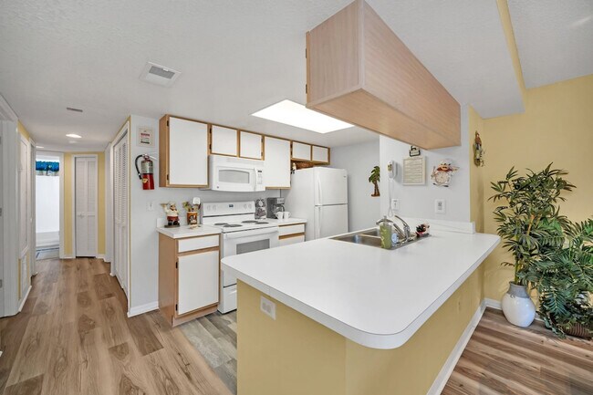 Building Photo - 2014 Royal Bay Blvd