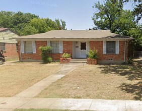 Building Photo - 3 Bed 2 Bath Brick Home with Laundry Hooku...