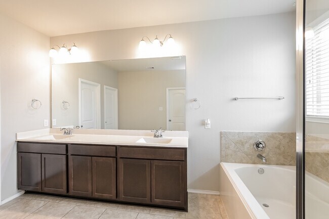 Building Photo - 4711 Creekside Hvn Trl