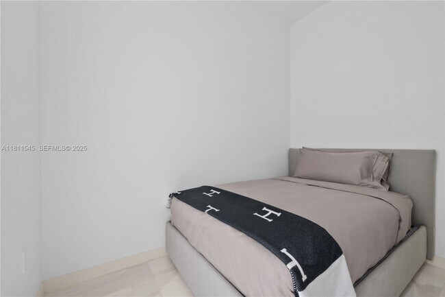 Building Photo - 300 Biscayne Blvd Way