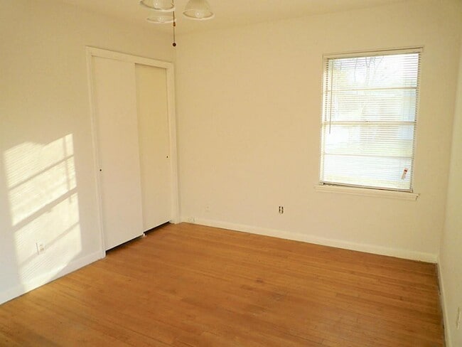Building Photo - 4810 Redstart St