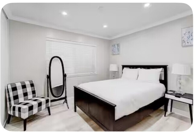 Building Photo - Furnished Home in HB