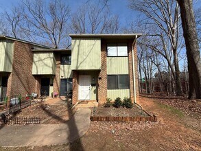 Building Photo - Charming 2BD, 2BA Raleigh Townhome in Prime Location Near I-440, NC State University, Fairgrounds...
