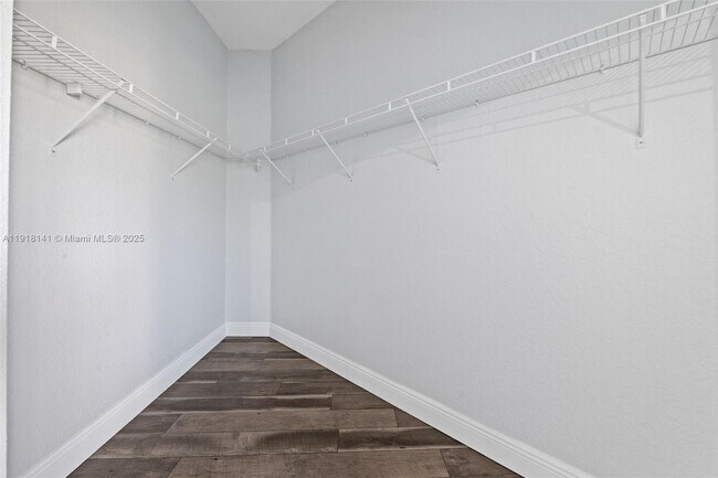 Building Photo - 874 NW 170th Terrace