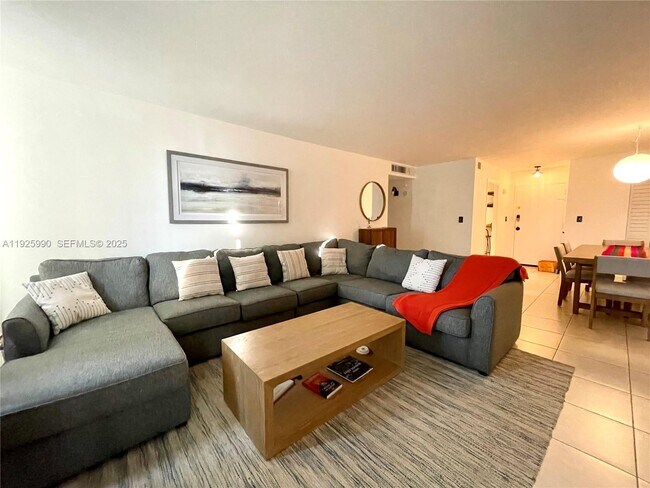 Building Photo - 10101 E Bay Harbor Dr