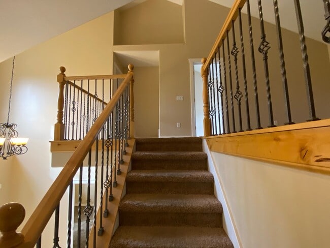 Building Photo - Half Price 1st Month! Beautiful 4 Bedroom 3.5 Bathroom Town Home In Logan