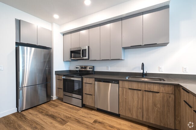 1BR, 1BA - 628SF - Kitchen - Lotus Gallacher