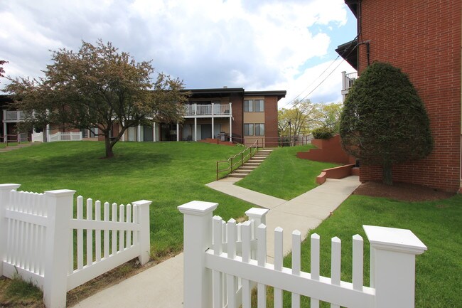 Building Photo - 105 Westgate Dr