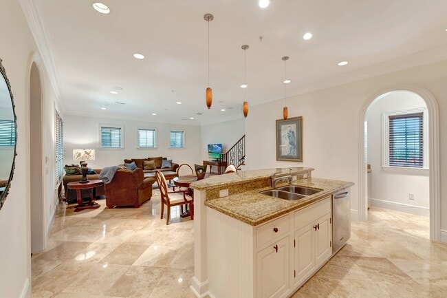 Building Photo - 1510 Ocean Dr