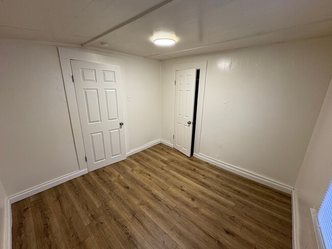 Building Photo - Spacious Dinuba Home Rent Ready!