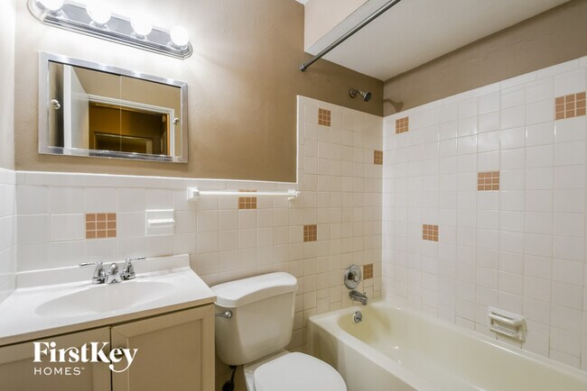 Building Photo - 2725 Benne Dr