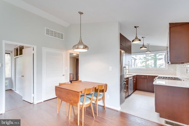 Building Photo - 3315 Pendleton Dr