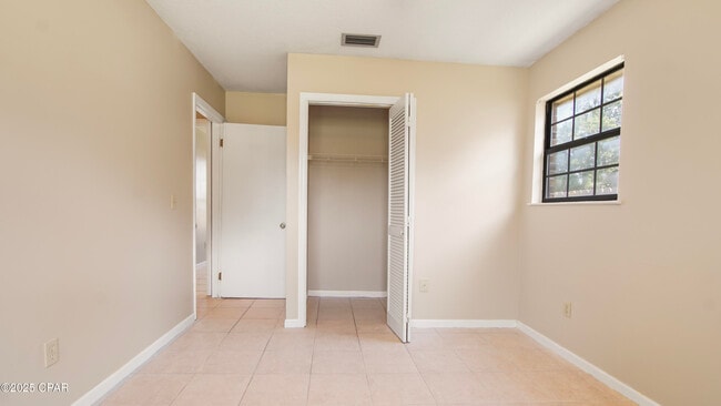 Building Photo - 807 White Oak Ct