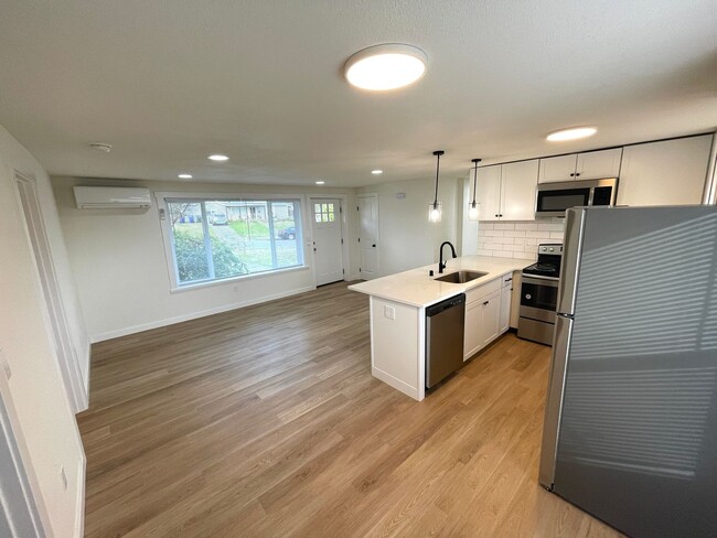 Building Photo - Beautifully renovated 3-bedroom home on a ...