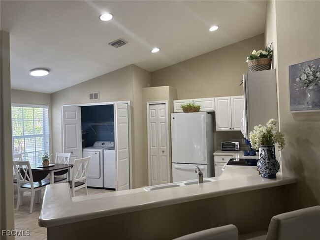 Building Photo - 9639 Hemingway Ln