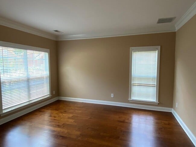 Building Photo - 5855 Branch Valley Way