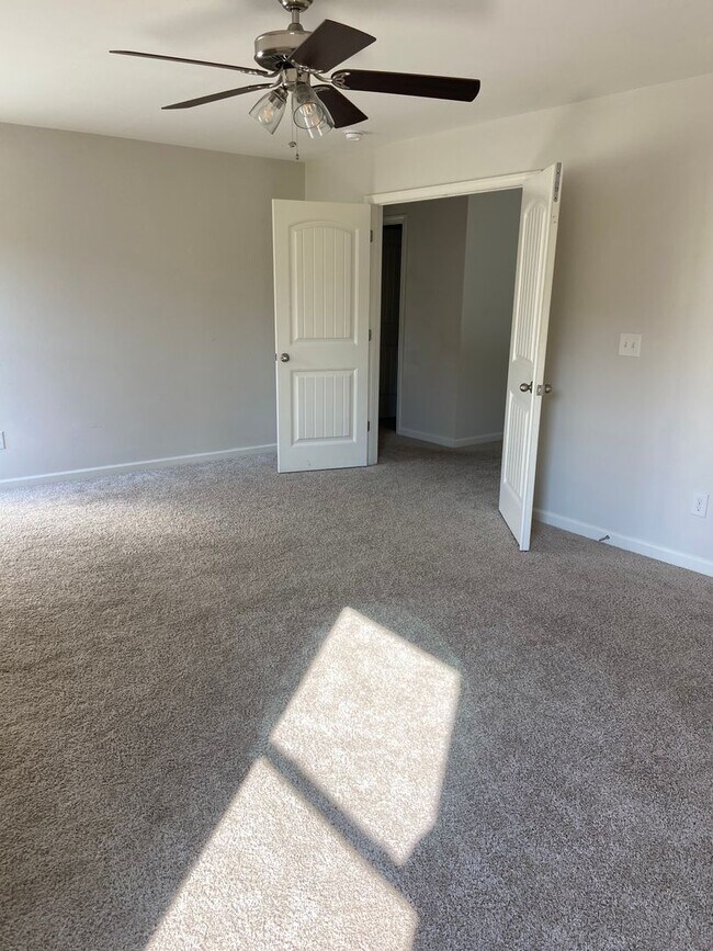 Building Photo - Price Improvement in Springville!