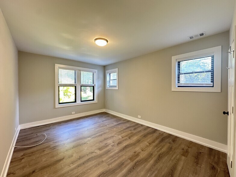 Building Photo - 1133 Maple Ave
