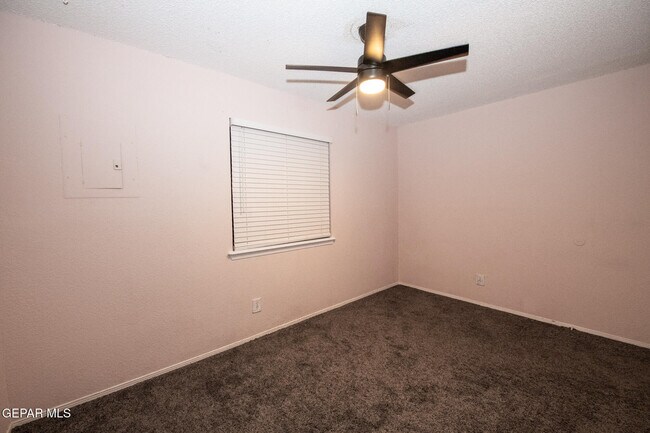 Building Photo - 11416 Lake Ozarks Dr