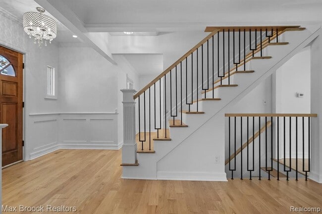 Building Photo - 2120 Buckingham Ave