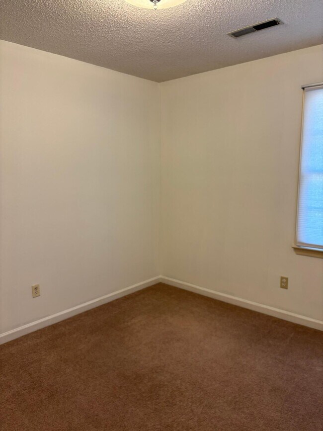 Building Photo - 1460 Crowndale Dr