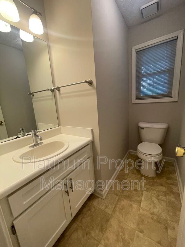 Building Photo - 1020 Twin Brook Ct NW