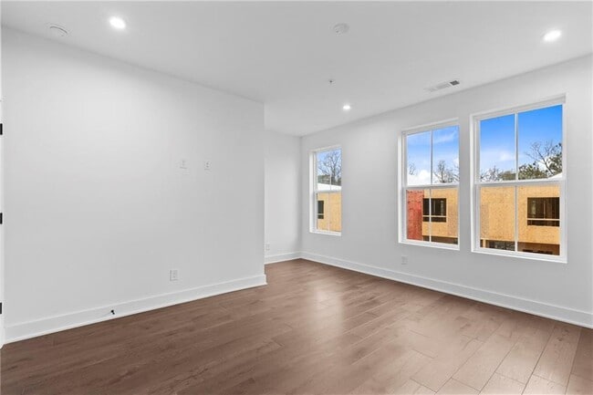 Building Photo - 201 New St