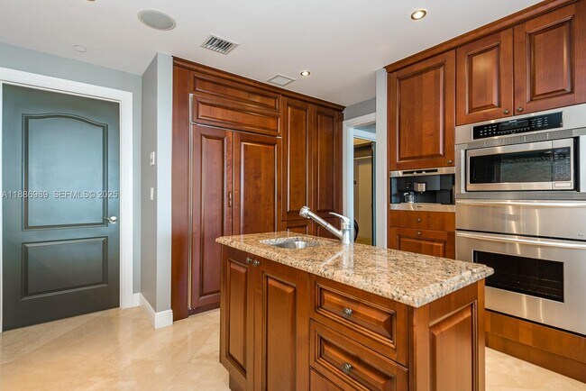 Building Photo - 3501 N Ocean Dr