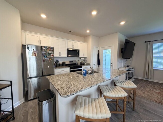 Building Photo - 225 David Hl Dr