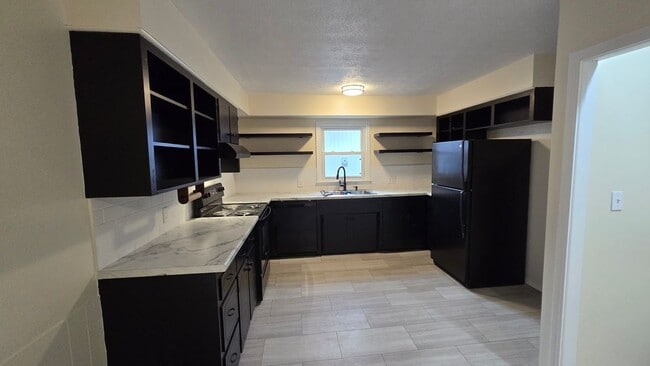 Building Photo - 1472 E Berkeley St