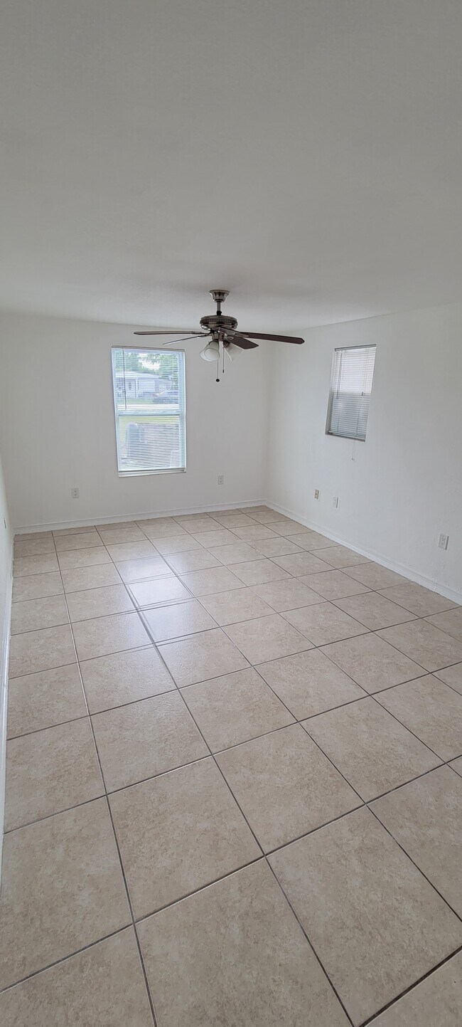 Building Photo - 102 Alabama Rd S