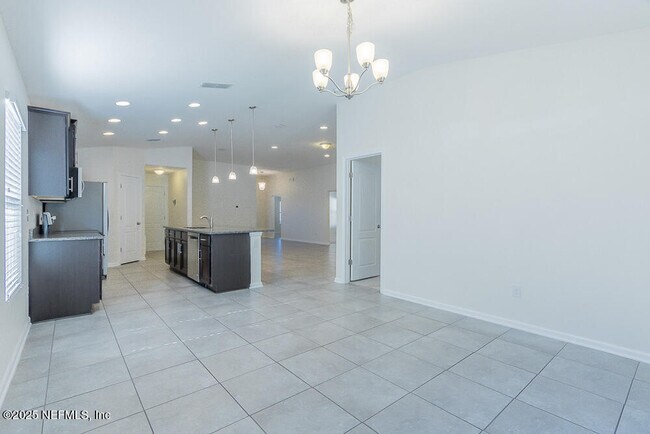 Building Photo - 95241 Tanglewood Dr