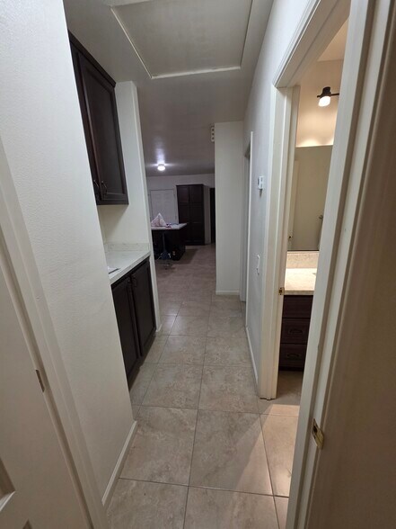 Building Photo - 770 E 12th St