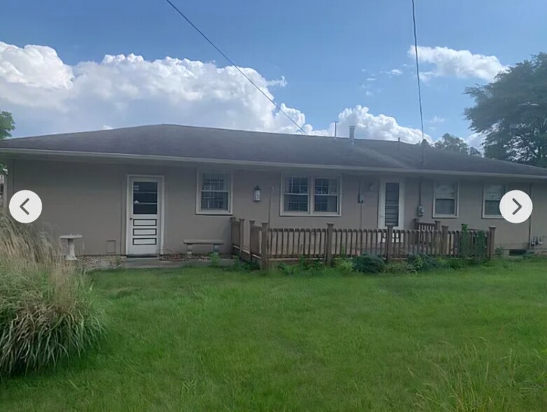 Building Photo - 2829 Hillside Dr