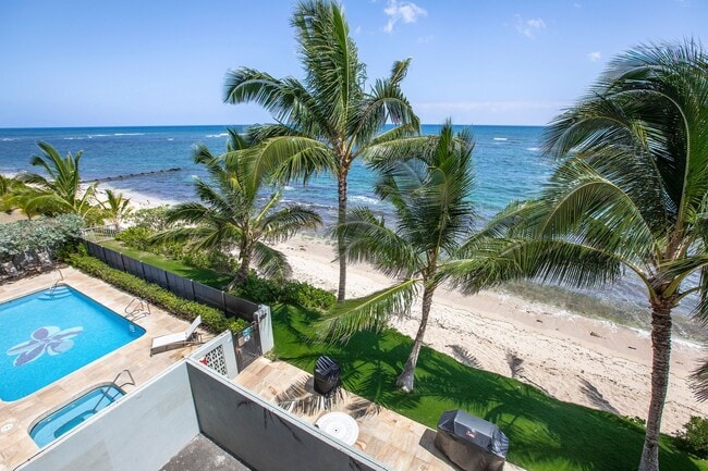 Building Photo - BEACH FRONT CONDO- Pool, spa and BBQ area