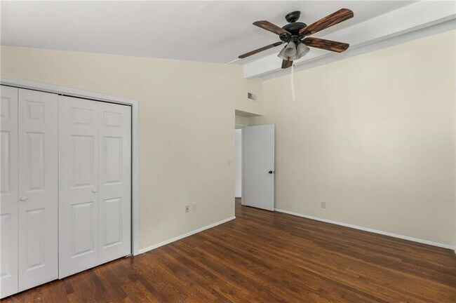 Building Photo - 2132 Fairway Cir NE