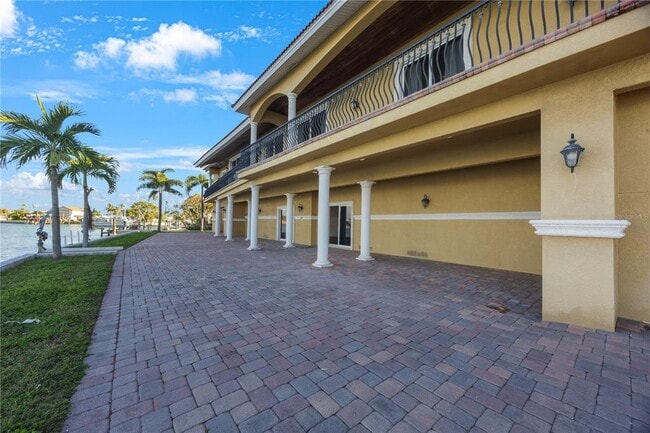 Building Photo - 736 Pruitt Dr