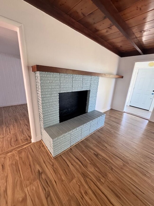 Building Photo - Beautiful West Redding Home with $200 Move...