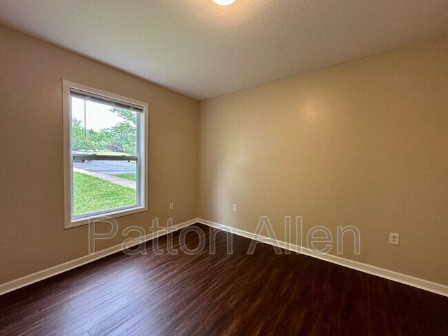 Building Photo - 2 Zell Ln